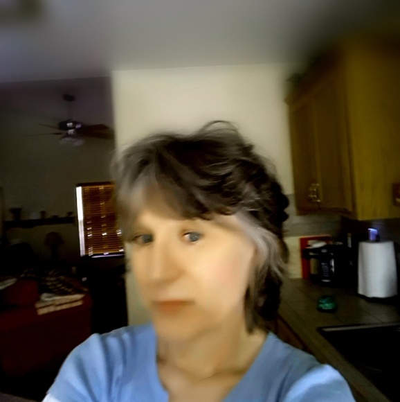 Meet your Posher, Lynette - Picture 2 of 2